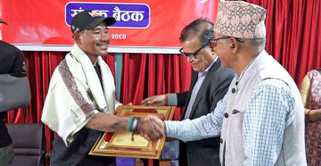 माओवादी केन्द्रद्वारा सगरमाथा आरोही बुढामगरलाई सम्मान